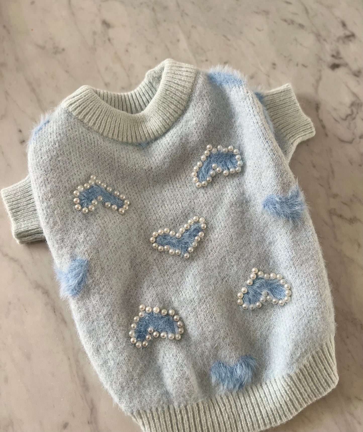 suéter de lana corazones azul